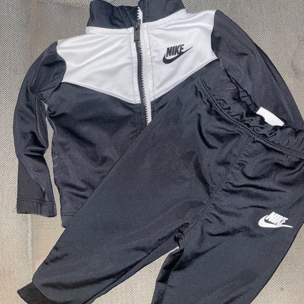 Nike Kids Black and White Joggers and jacket set